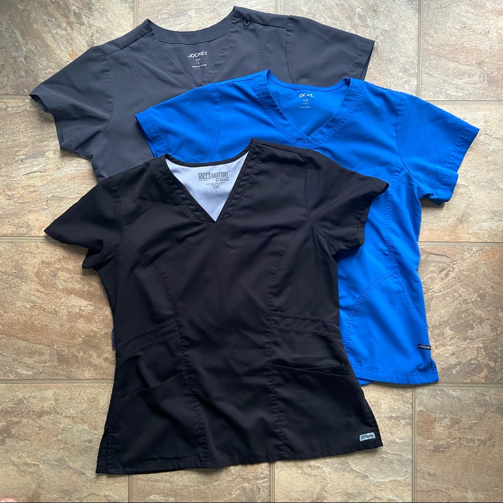 ❗️3 for $20❗️ Scrub Tops Bundle (Size L)